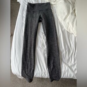 Heather gray Lululemon leggings